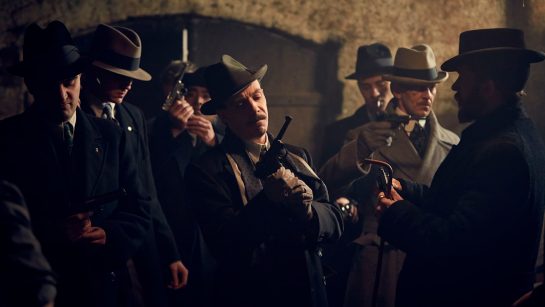 Кадр из 4 серии 2 сезона сериала «Острые козырьки»